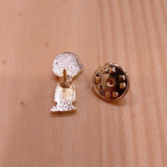 🆕 Peanuts Charlie Brown Enamel Pin Brooch Snoopy - Picture 6 of 8